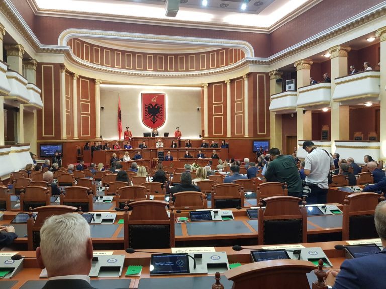 Kuvendi i Shqipërisë, gjatë betimit të presidentit të ri Bajram Begaj. Foto: Balkanweb.com